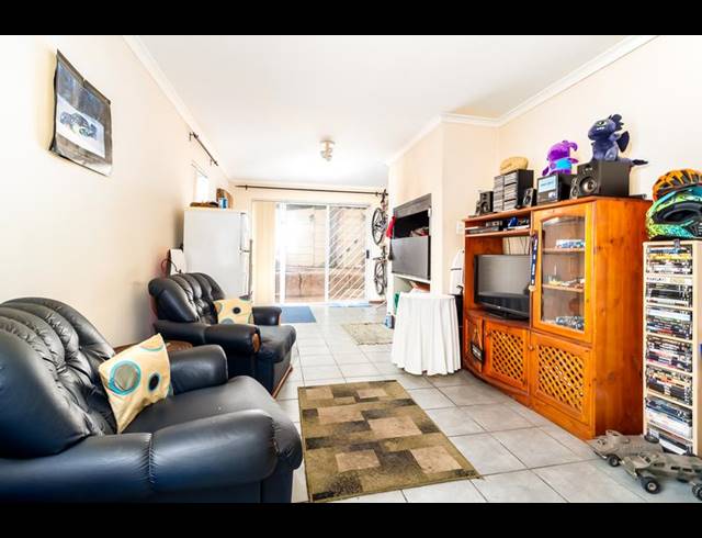 3 BEDROOM HOUSE FOR SALE IN VREDEKLOOF